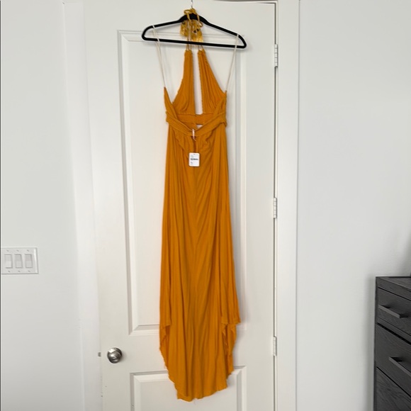 Elegant Mustard Halter Maxi Dress - Picture 2 of 4